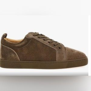 Authentic Men’s CHRISTIAN LOUBOUTIN brown suede low top sneakers. Size 12(EU 45)
